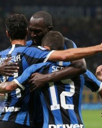  蓝黑风暴席卷赛场，国米三球大胜恩波利  