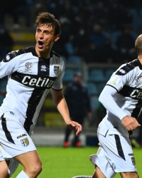  布雷斯特门将神勇发挥，多次扑救力保城门不失