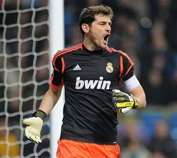  梅斯年轻门将屡献神扑，力保球门不失全身而退获赞誉